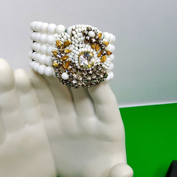 Unsigned Miriam Haskell memory wire bracelet - Picture 8 of 9